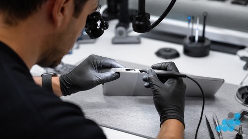 Inspecting a Surface charging port for a no-charge fault