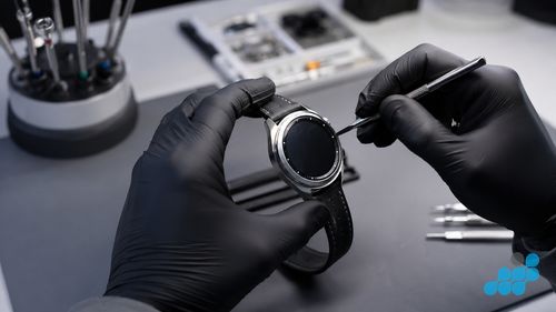 replacing the fused screen assembly on a Galaxy Watch