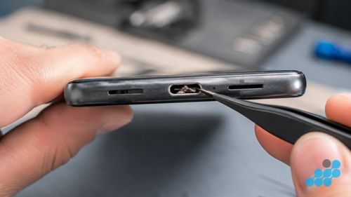 Lint in a Google Pixel 7 USB-C charging port