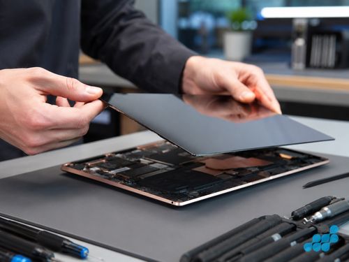 HP Spectre x360 OLED screen being separated from slim chassis on the celltech bench
